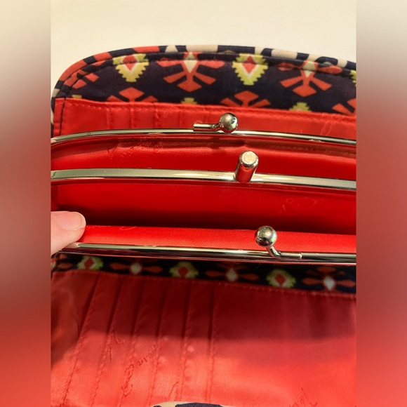 Vera Bradley quilted cotton clutch wallet Kiss N snap Sun Valley Navy Red Green - Picture 6 of 6